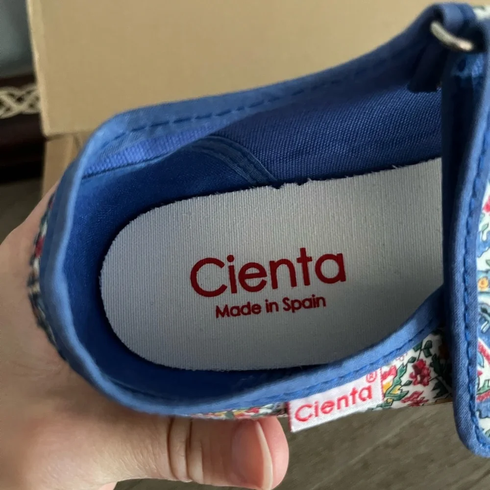 Girls Cienta Blue Floral Canvas Shoes - Picture 4 of 6